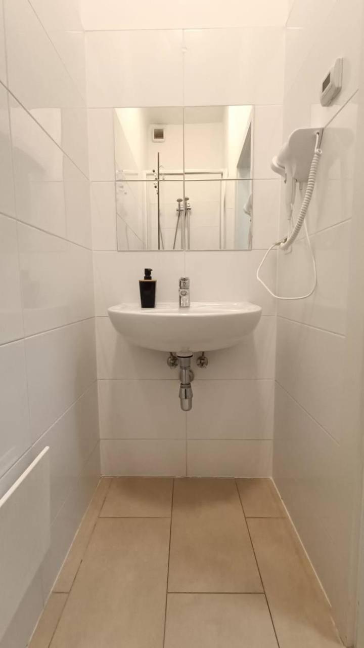 شقة Deluxe Studio In Josefstaedter Strasse Area فيينا المظهر الخارجي الصورة